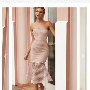 Mauve, strapless Selfie Leslie midi dress.